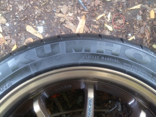ขายแม็กCE28  4รู100  ขอบ16  7นิ้ว ET38 พร้อมยางKUMHO 205/45R16  ยางปี13 ดอกยางเต็มสวยลึกไม่แตกไม่ร้าวไม่กินข้าง  จำนวน 1  ชุด