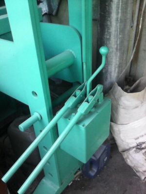 ขายแท่นอัดไฮโดรลิค100ตันพร้อมใช้ครับ