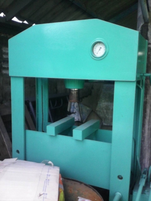 ขายแท่นอัดไฮโดรลิค100ตันพร้อมใช้ครับ