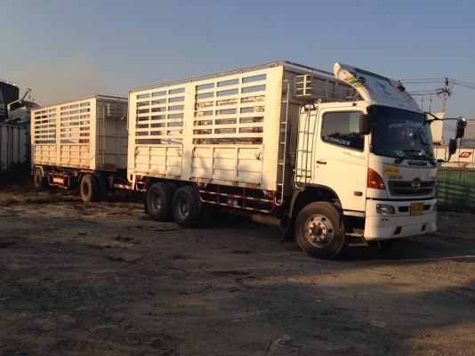 ขายรถ 10 ล้อ แม่ลูก  HINO  MEGA    กระบะพร้อมคอก เครื่องยนต์ 330 แรงม้า  สนใจติดต่อ 089-8914921 คุณ ตุ๊กตา