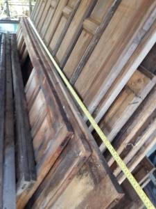 ฝาไม้สักเรือนไทยเก่าเก็บเป็นฝาใหม่เก่าเก็บเมื่อ 8  ปีที่แล้วครับไม้สักลูกฟัก 2  หน้าครับ  มีทั้งหมด 54 ฝาครับกว้างประมาณ 2.7-.28  เมตร สูง 3-3.80  เมตรครับ  สนใจสอบถามได้ครับ