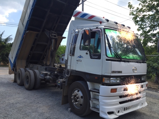 10ล้อดั้มHino Fm1m. 320แรง...วางเครื่องP11c.  มีระบบลากพ่วง. รถสวยมาก...รถบรรทุกถังน้ำยางไม่ได้บรรทุกดิน