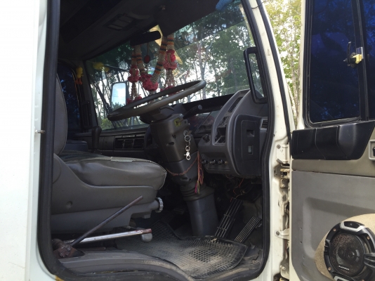 10ล้อดั้มHino Fm1m. 320แรง...วางเครื่องP11c.  มีระบบลากพ่วง. รถสวยมาก...รถบรรทุกถังน้ำยางไม่ได้บรรทุกดิน