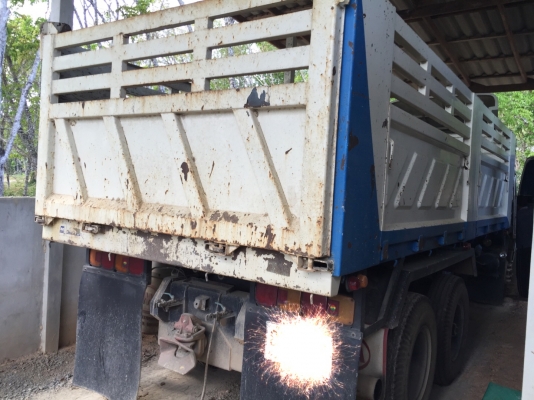 10ล้อดั้มHino Fm1m. 320แรง...วางเครื่องP11c.  มีระบบลากพ่วง. รถสวยมาก...รถบรรทุกถังน้ำยางไม่ได้บรรทุกดิน