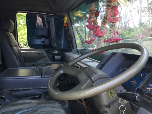 10ล้อดั้มHino Fm1m. 320แรง...วางเครื่องP11c.  มีระบบลากพ่วง. รถสวยมาก...รถบรรทุกถังน้ำยางไม่ได้บรรทุกดิน