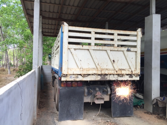 10ล้อดั้มHino Fm1m. 320แรง...วางเครื่องP11c.  มีระบบลากพ่วง. รถสวยมาก...รถบรรทุกถังน้ำยางไม่ได้บรรทุกดิน