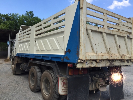 10ล้อดั้มHino Fm1m. 320แรง...วางเครื่องP11c.  มีระบบลากพ่วง. รถสวยมาก...รถบรรทุกถังน้ำยางไม่ได้บรรทุกดิน