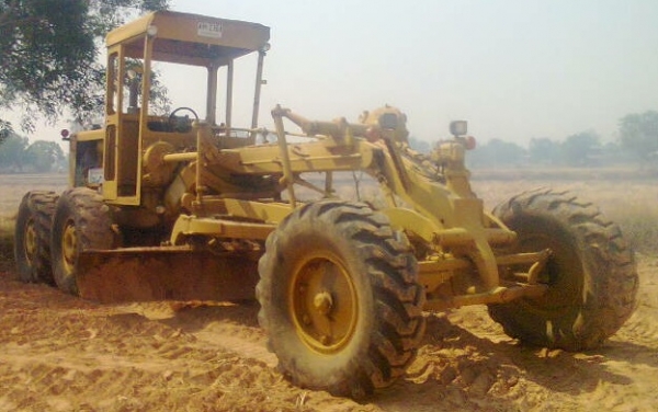 380,000 รถเกรดถนน CAT17S