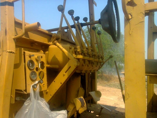 380,000 รถเกรดถนน CAT17S 380,000 รถเกรดถนน CAT17S