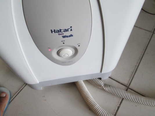 เครื่องซักผ้า  ฮาตาริ   เล็กๆ  ขายตามสภาพซักได้  800บาท