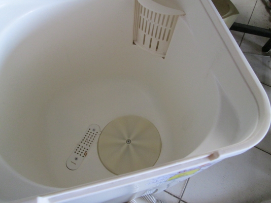 เครื่องซักผ้า  ฮาตาริ   เล็กๆ  ขายตามสภาพซักได้  800บาท