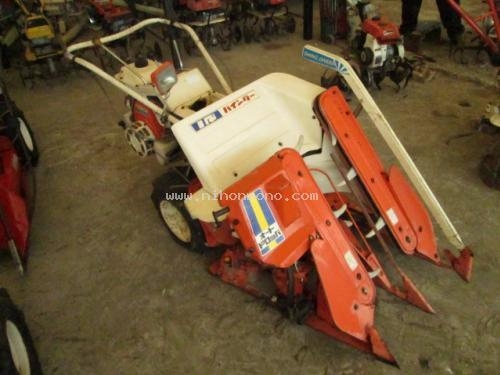 รถเกี่ยวข้าวเดินตาม   KUBOTA   HF52TSN  รหัสสินค้า : 80802330  หรือเพิ่มเติมไดที่ www.nihonmono.com