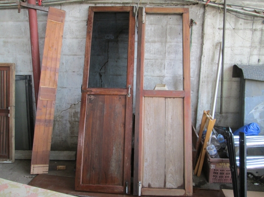 ประตูคู่ไม้สักโบราณ  สภาพสวยมาก  ราคา1800บาทดีจริงถูกจริง