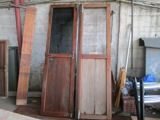 ประตูคู่ไม้สักโบราณ  สภาพสวยมาก  ราคา1800บาทดีจริงถูกจริง