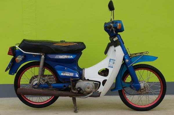 ขาย HONDA C 700 เดิม ๆ เครื่องดีมาก เดินเบานิ่ง ระบบไฟติดครบ เอกสารทะเบียนพร้อมโอน ภาษี พรบ 2558