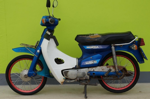 ขาย HONDA C 700 เดิม ๆ เครื่องดีมาก เดินเบานิ่ง ระบบไฟติดครบ เอกสารทะเบียนพร้อมโอน ภาษี พรบ 2558