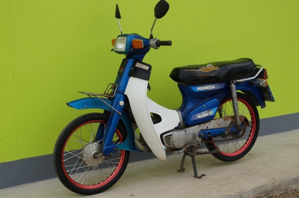 ขาย HONDA C 700 เดิม ๆ เครื่องดีมาก เดินเบานิ่ง ระบบไฟติดครบ เอกสารทะเบียนพร้อมโอน ภาษี พรบ 2558
