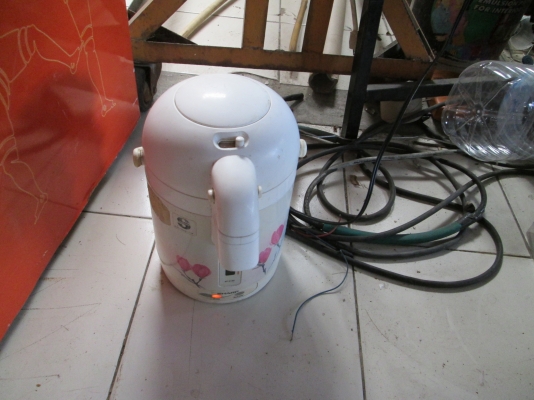 ขาย200บาท  ใช้ได้ปกติ   ยี่ห้อ  ชาร์ป   กะทัดรัดดี