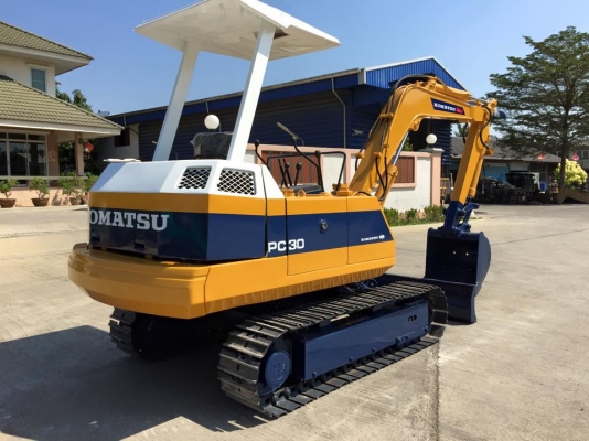 รถขุด แบคโฮล KOMATSU PC30-5 ทำสีใหม่ นำเข้า มือสองญี่ปุ่น
