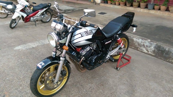 ขายคับ HONDA CB400 ปี93 ของแต่งล้น สีทำใหม่ ท่อแต่ง กันล้ม โช๊คหลังแต่ง โซ่สเตอเต็ม แฮนด์บาร์ กระจกแต่ง อินวอยส์ สรรพสามิตร สวยๆ คับ ราคา 59500 บาท ส่งได้ทั่วไทยคับ สนใจติดต่อ 081-0578282 ไอดีไลน์ POPBIGBIKESAKON คับ สนใจรถสวย ถูก ดี ต้อง POP BIGBIKE SAKO