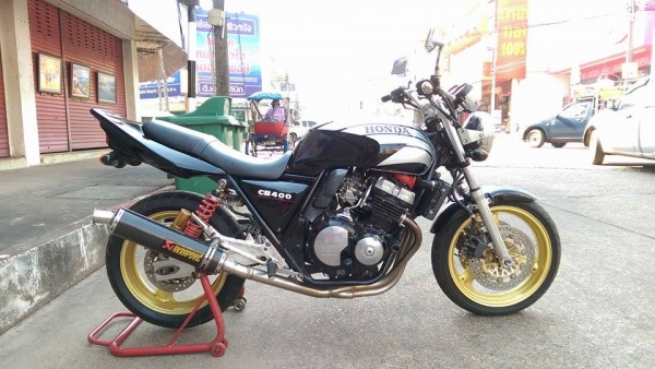 ขายคับ HONDA CB400 ปี93 ของแต่งล้น สีทำใหม่ ท่อแต่ง กันล้ม โช๊คหลังแต่ง โซ่สเตอเต็ม แฮนด์บาร์ กระจกแต่ง อินวอยส์ สรรพสามิตร สวยๆ คับ ราคา 59500 บาท ส่งได้ทั่วไทยคับ สนใจติดต่อ 081-0578282 ไอดีไลน์ POPBIGBIKESAKON คับ สนใจรถสวย ถูก ดี ต้อง POP BIGBIKE SAKO