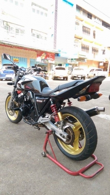 ขายคับ HONDA CB400 ปี93 ของแต่งล้น สีทำใหม่ ท่อแต่ง กันล้ม โช๊คหลังแต่ง โซ่สเตอเต็ม แฮนด์บาร์ กระจกแต่ง อินวอยส์ สรรพสามิตร สวยๆ คับ ราคา 59500 บาท ส่งได้ทั่วไทยคับ สนใจติดต่อ 081-0578282 ไอดีไลน์ POPBIGBIKESAKON คับ สนใจรถสวย ถูก ดี ต้อง POP BIGBIKE SAKO