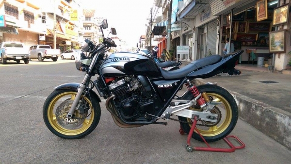 ขายคับ HONDA CB400 ปี93 ของแต่งล้น สีทำใหม่ ท่อแต่ง กันล้ม โช๊คหลังแต่ง โซ่สเตอเต็ม แฮนด์บาร์ กระจกแต่ง อินวอยส์ สรรพสามิตร สวยๆ คับ ราคา 59500 บาท ส่งได้ทั่วไทยคับ สนใจติดต่อ 081-0578282 ไอดีไลน์ POPBIGBIKESAKON คับ สนใจรถสวย ถูก ดี ต้อง POP BIGBIKE SAKO