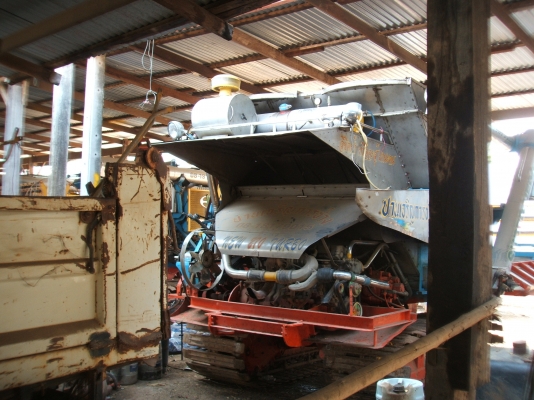 ขายรถเกี่ยวข้าวปานเจริญ อุ้ม 2.7 ตัน เครื่องยนต์ JO8C-2  ตัวเดิน 12 HT ปั้มไดกิ๊นส์ เบอร์ 23 ลูกรอลเลอร์ 11 ลูก โซ่ 47 ข้อ