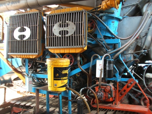 ขายรถเกี่ยวข้าวปานเจริญ อุ้ม 2.7 ตัน เครื่องยนต์ JO8C-2  ตัวเดิน 12 HT ปั้มไดกิ๊นส์ เบอร์ 23 ลูกรอลเลอร์ 11 ลูก โซ่ 47 ข้อ