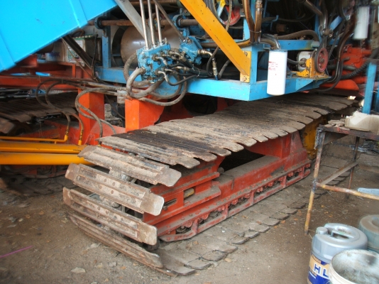 ขายรถเกี่ยวข้าวปานเจริญ อุ้ม 2.7 ตัน เครื่องยนต์ JO8C-2  ตัวเดิน 12 HT ปั้มไดกิ๊นส์ เบอร์ 23 ลูกรอลเลอร์ 11 ลูก โซ่ 47 ข้อ