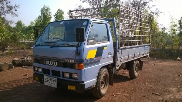 ขาย 4 ล้อ NKR ห้างแท้ ปี 38 เครื่องเดิม 88 แรงม้า คัสซีสวยจัดตลอดเส้น เกียร์สั้น เก๋งสวยไม่ผุ ยางเต็ม ทะเบียนพร้อมโอนครับ