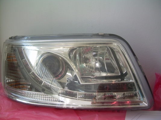 ขายไฟหน้า Volk caravelle รุ่น T5 1 คู่