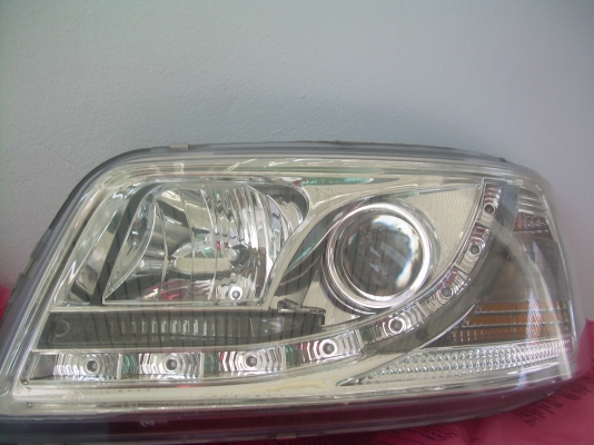 ขายไฟหน้า Volk caravelle รุ่น T5 1 คู่