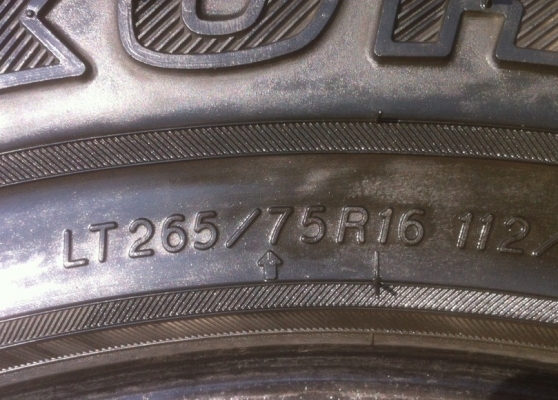 ขายยาง mud yokohama 265/75/16 ปี 12