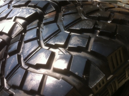 ขายยาง mud yokohama 265/75/16 ปี 12