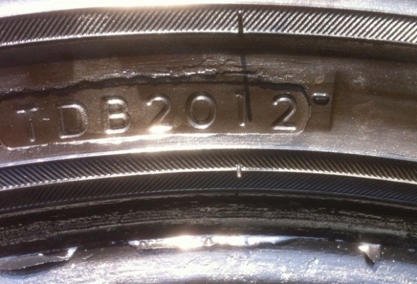 ขายยาง mud yokohama 265/75/16 ปี 12