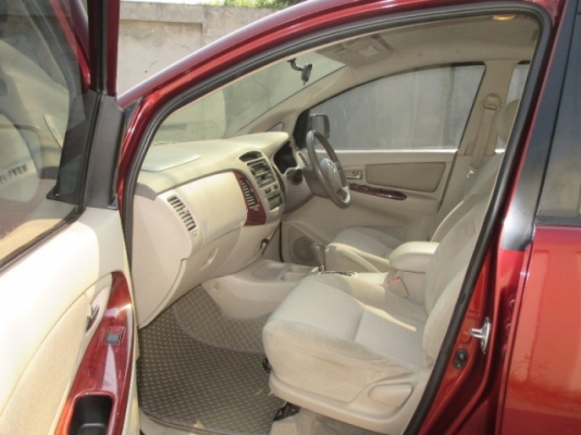 INNOVA 2.5 V เครื่อง ดีเซล เกียร์ออโต้