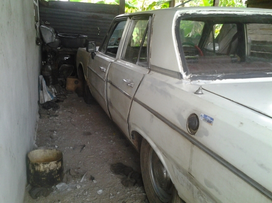 ขายตามสภาพรถเก๋งโบรานเครื่องดีเซลขับได้ไม่มีเล่ม