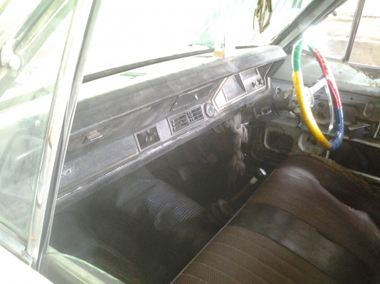 ขายตามสภาพรถเก๋งโบรานเครื่องดีเซลขับได้ไม่มีเล่ม