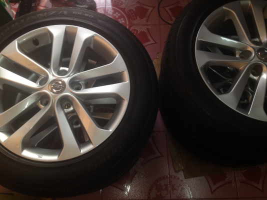 ขายล้อ Nissan Juke ตัวท๊อป พร้อมยางถอดป้ายแดง 215 55 17 วิ่งไป 15 กม.