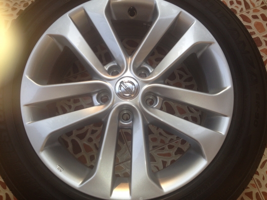 ขายล้อ Nissan Juke ตัวท๊อป พร้อมยางถอดป้ายแดง 215 55 17 วิ่งไป 15 กม.