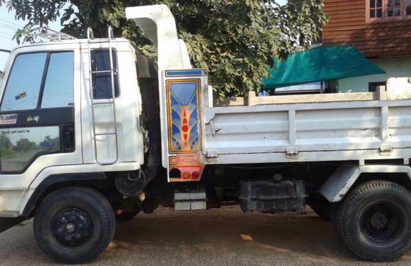 ISUZU ROCKY 195 HP 6HE1 หกล้อดั๊มพ์ กระบะดั๊มพ์เหล็ก 5 ตันความยาว 3.60 เมตรสภาพสวย เครื่องแรงดีไม่มีเยิ้ม ภายในเก๋งคอนโซลสวยครบ พวงมาลัยเพาเวอร์ ระบบเบรคทริ๊ปฟี้ครบครัน ช่วงล่างแน่นคัชซีไม่มีแตกไม่มีบวม ยาง 8.25 ขอบ 16 สภาพดีพร้อมบรรทุกพร้อมใช้งาน เอกสารท