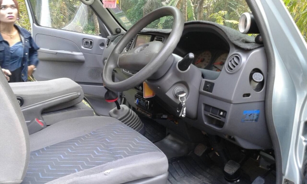 ขาย NIssan URVAN ปี05 แต่ง VIP รถออกป้ายแดง