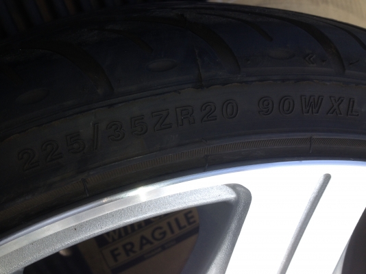 ต้องการขายล้อ vip ขอบ 20 พร้อมยาง 225 35 20 ยางใหม่ๆเลยครับ ต้องการขายล้อ vip ขอบ 20 พร้อมยาง 225 35 20 ยางใหม่ๆเลยครับ