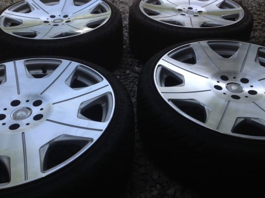 ต้องการขายล้อ vip ขอบ 20 พร้อมยาง 225 35 20 ยางใหม่ๆเลยครับ