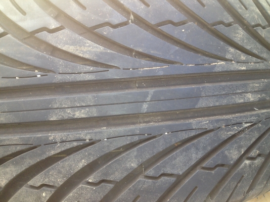 ต้องการขายล้อ vip ขอบ 20 พร้อมยาง 225 35 20 ยางใหม่ๆเลยครับ