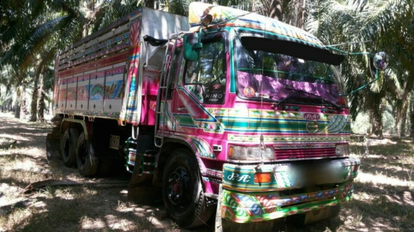 รถฮีโน่ 10 ล้อดั้ม FM3H  เปลื่ยนเครื่อง 195 แรงม้า. ปี 39   สนใจติดต่อ  081 - 6079515