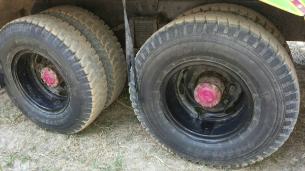 รถฮีโน่ 10 ล้อดั้ม FM3H  เปลื่ยนเครื่อง 195 แรงม้า. ปี 39   สนใจติดต่อ  081 - 6079515