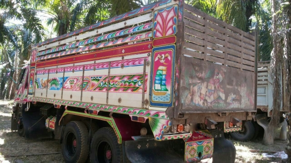 รถฮีโน่ 10 ล้อดั้ม FM3H  เปลื่ยนเครื่อง 195 แรงม้า. ปี 39   สนใจติดต่อ  081 - 6079515