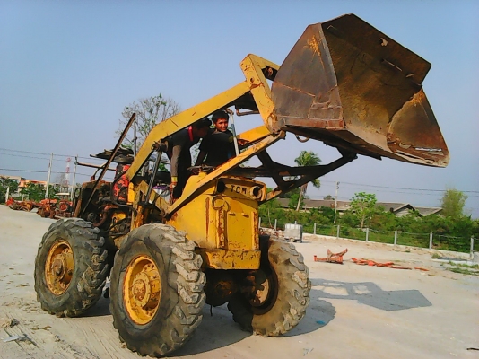 ขายรถตักล้อยางTCM 6 สูบน้ำหนักรถเกือบ 8ตัน ต้อนรับเดือนเอาไปเลย 145,000 บาทยกสูงสุด3.4 ม.